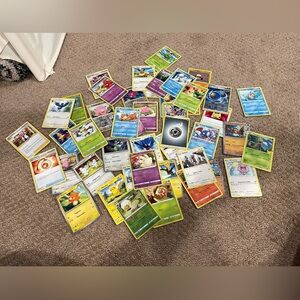 Pokemon - bundle/variety of trading cards
